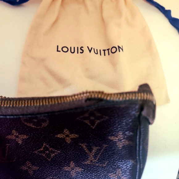 Lv mini pochette with chain - Picture 11 of 11